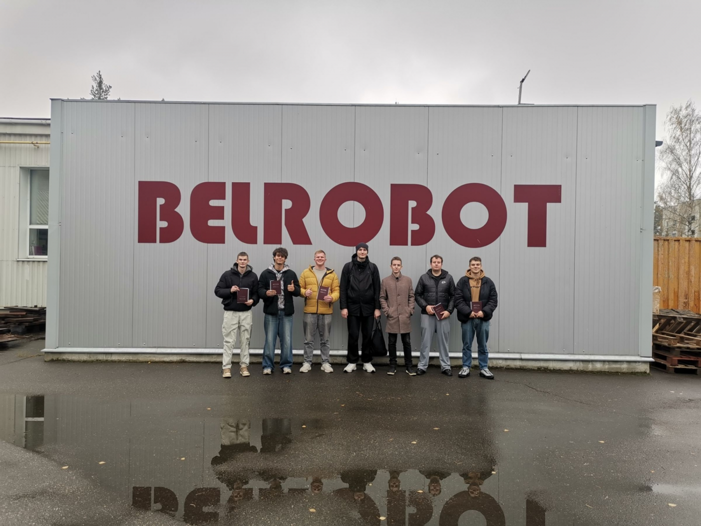 Экскурсия в мир высоких технологий: обучающиеся БНТУ посетили ЗАО «Белробот»